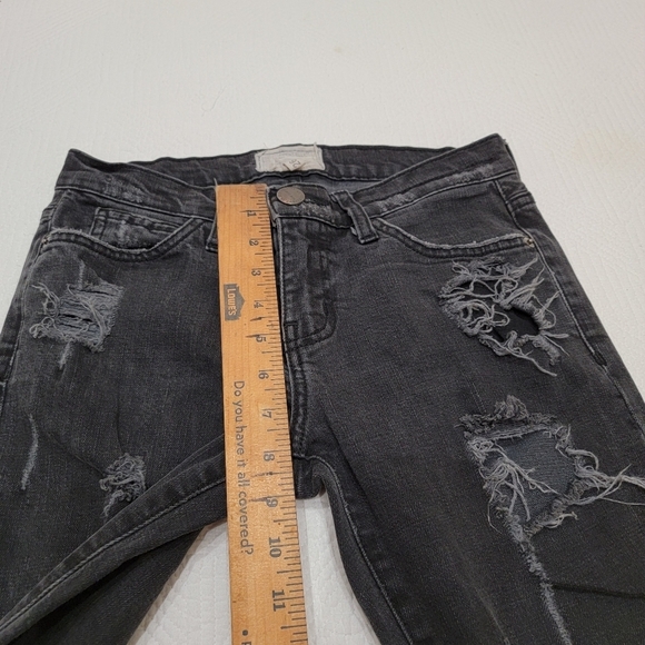 Current/Elliot shredded skinny jeans. - Picture 8 of 9